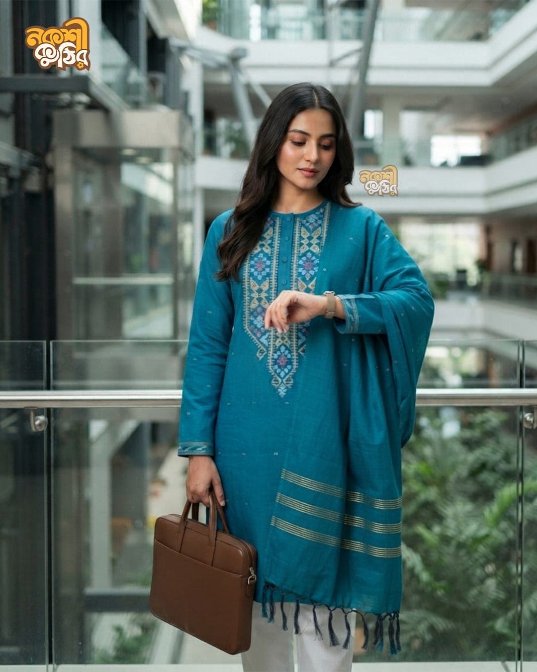 প্রিমিয়াম জামদানি থ্রি-পিস — টিল আকাশি (গোল্ডেন-সিলভার-গোলাপি কারুকাজ) — গ্যালারি ছবি