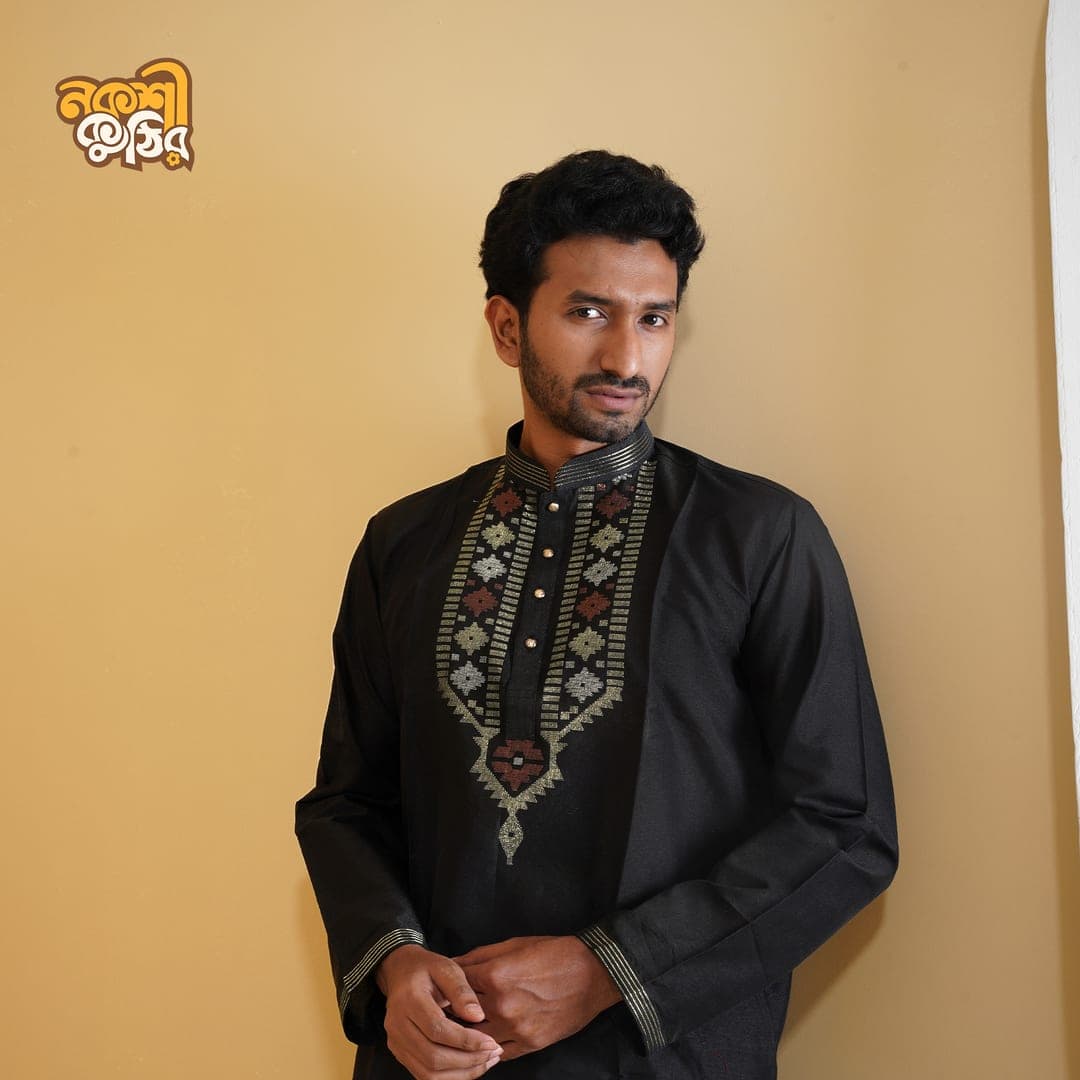 রেগুলার জামদানি পাঞ্জাবি — কালো (মাল্টিকালার) — গ্যালারি