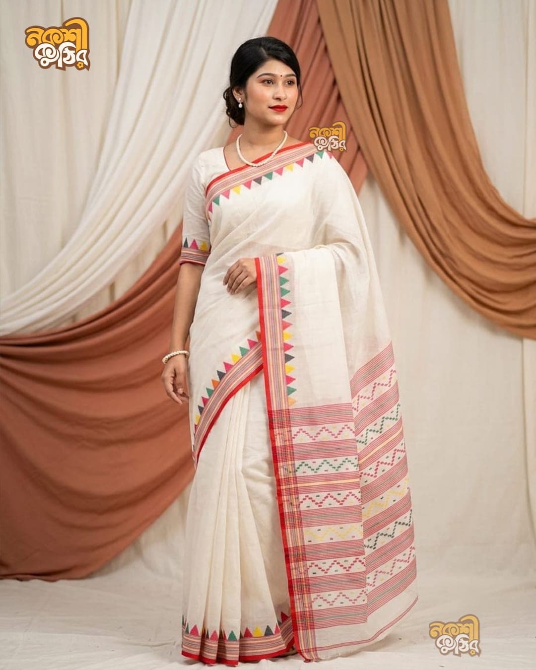 অফহোয়াইট জামদানি শাড়ি — মহুয়ার পালা — গ্যালারি