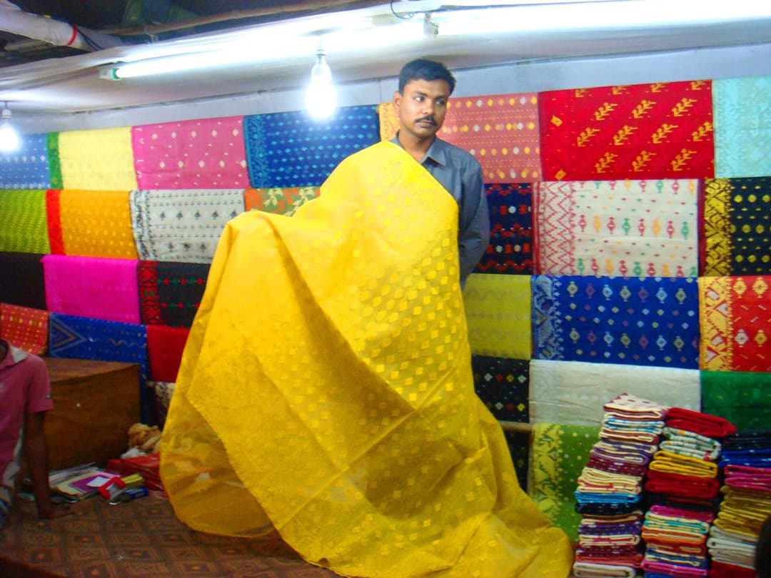 সোনারগাঁয়ে জামদানি শাড়ির দোকান