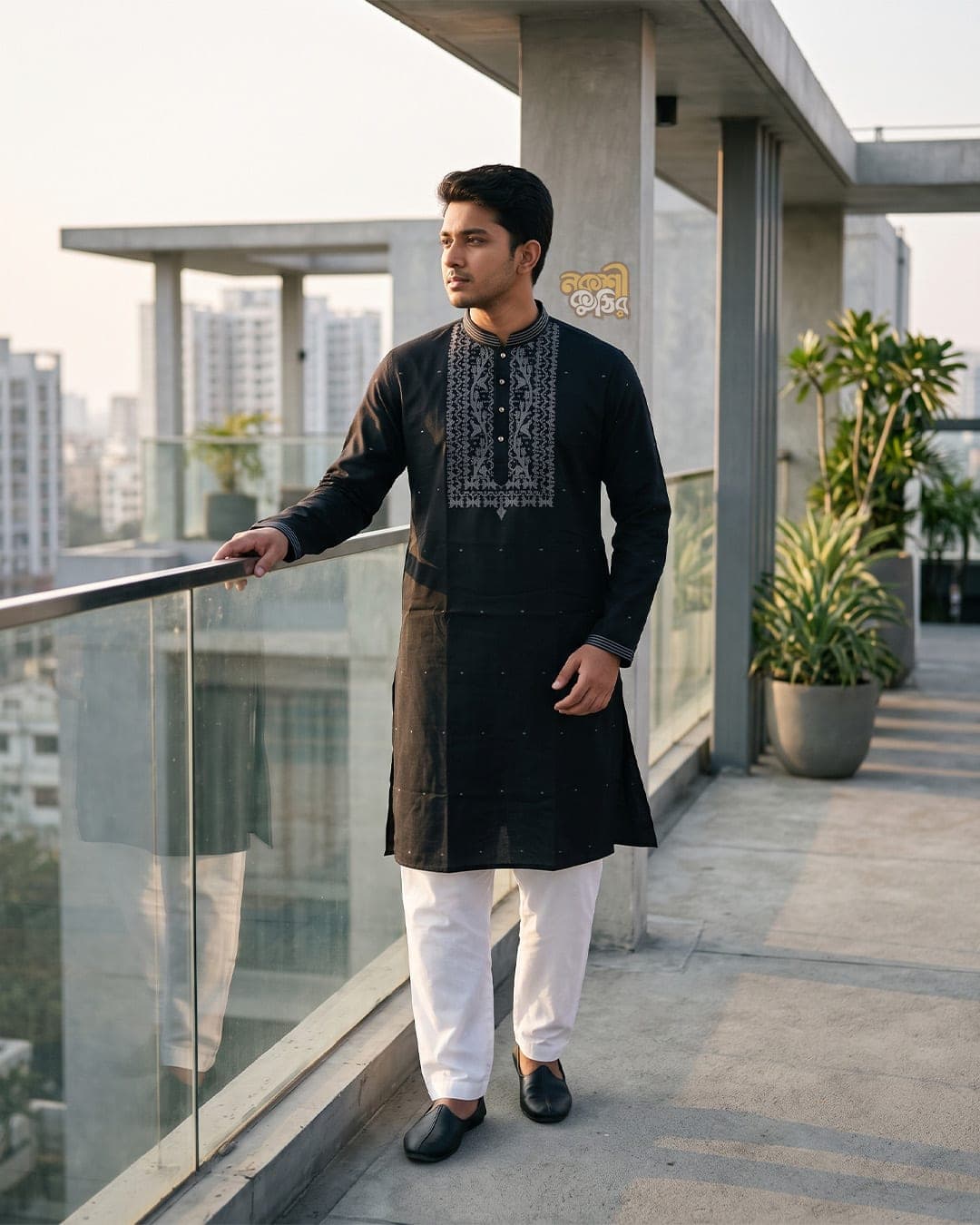 এক্সক্লুসিভ জামদানি পাঞ্জাবি — কালো (সাদা কারুকাজ)